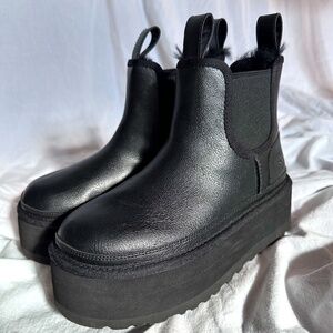 UGG Neumel Platform Chelsea Chukka Leather Ankle Boot (Like New) Sz 5 US / 36 EU